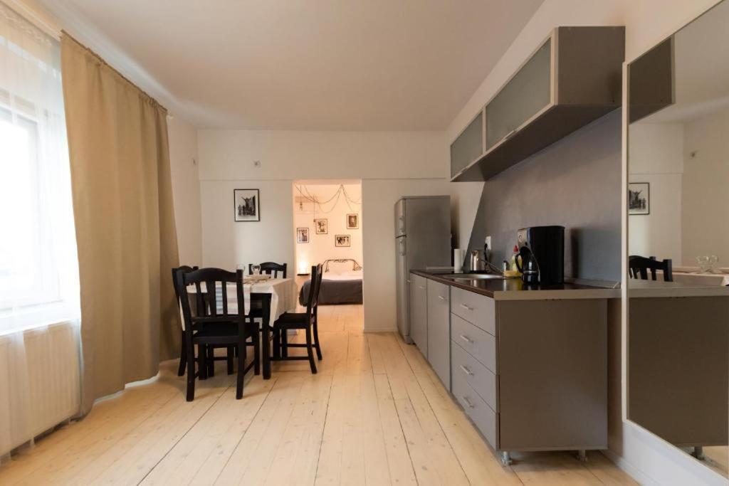 Color Apartments Old Town Center 부쿠레슈티 외부 사진